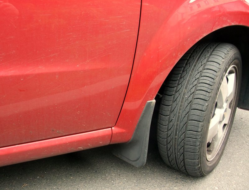 stav po měsíci ježdění se zástěrkami - auto jsem zatím nemyl :)