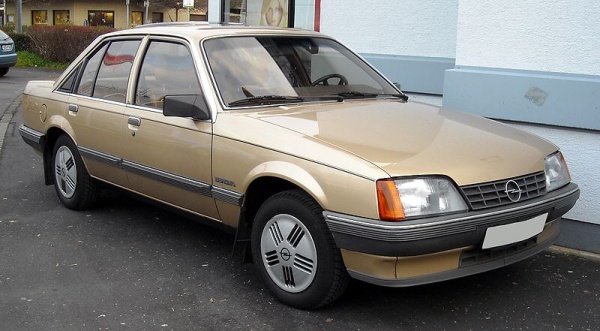 800px-Opel_Rekord_E2_front_20081127.jpg