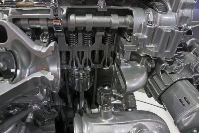 chevy-cruze-turbo-diesel-engine-chicago-2013-07.jpg