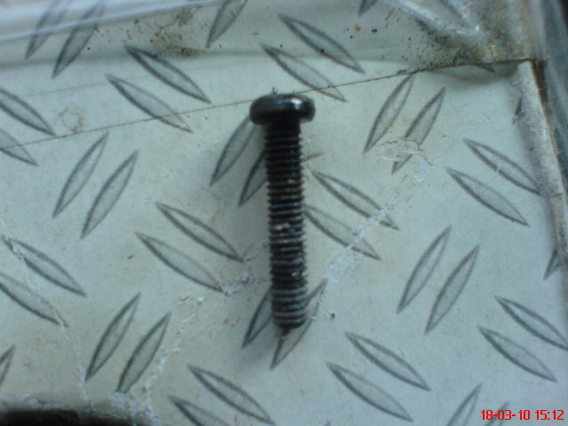originál šroubek.JPG